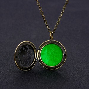 32mm Antique Bronze Aromatherapy Necklace Essential Oil Diffuser <strong>Locket</strong> Filigree Perfume <strong>Lockets</strong> - Product Image 2