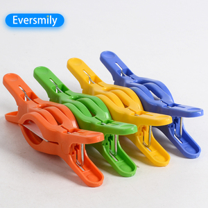 Ensemble de 8 pinces à linge colorées et résistantes pour couette, grandes pinces en plastique pour couette, grandes pinces à linge, pinces de maintien pour couette - Product Image 2