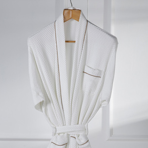 <span class=keywords><strong>Accappatoio</strong></span> per Hotel <span class=keywords><strong>Unisex</strong></span> di lusso in spugna di cotone bianco di lusso servizio OEM per adulti <span class=keywords><strong>accappatoio</strong></span> in pile di corallo tinto in filo di velluto 7-10 giorni 50 pezzi - Product Image 3