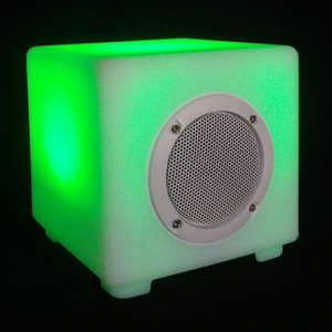Altavoz inalámbrico recargable inteligente control de música luz LED cubo intermitente con logotipo personalizado - Product Image 5