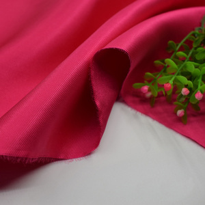 Высококачественная хорошая драпировка Толстая 100% Полиэстеровая матовая саржевая атласная ткань - Product Image 4