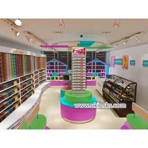 Decoración de tienda de dulces y dulces, diseño interior de tienda de dulces con estante de exhibición