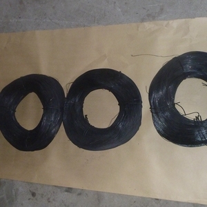 黒アニーリング<span class=keywords><strong>1.4mm</strong></span> 1.5mm 1.6mm鉄ワイヤーベルトパックタイワイヤー - Product Image 2