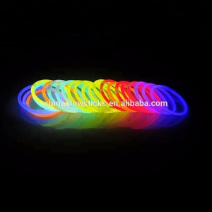 Guangzhou Custom Wholesale 8inch Glow <strong>Stick</strong> <strong>Light</strong> up 8'' Bracelet Glow <strong>Stick</strong> for Party - Product Image 5