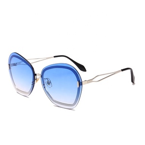 แว่นกันแดดทรงใหญ่ไร้กรอบ รุ่น 11232 Superhot Eyewear แฟชั่นปี 2019 สำหรับผู้หญิง - Product Image 3