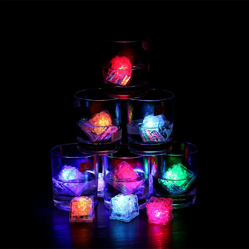 12 PIÈCES/ENSEMBLE Flash LED Glaçons Veilleuse Lampe de Nouveauté Pour Le Club De Barre De Fête De Mariage