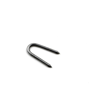 Clous en <span class=keywords><strong>U</strong></span> à pointe barbelée en acier zingué poli de classe 4 pour clôture de ferme - Product Image 1