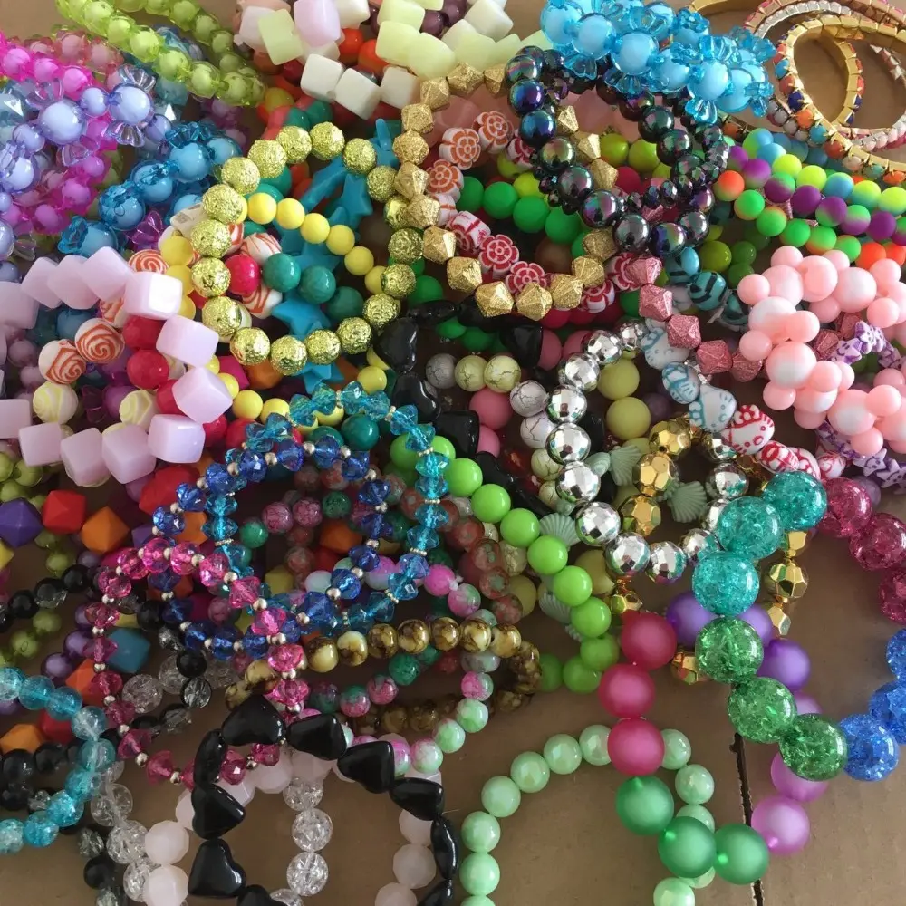 Varios dulces de plástico de color pulseras de perlas para los niños teengers color fluorescente pulseras de perlas de acrílico barato niños pulseras