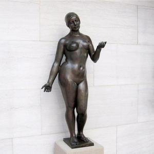 Sculpture de fille nue à cheveux courts en bronze pour la décoration paysagère de jardin extérieur - Product Image 1