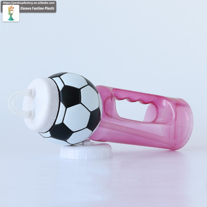 Bottiglia d'Acqua Usa e Getta a Forma di Pallone da <span class=keywords><strong>Calcio</strong></span> da 900ml, Fluorescente, in Plastica, per Feste Sportive - Product Image 2