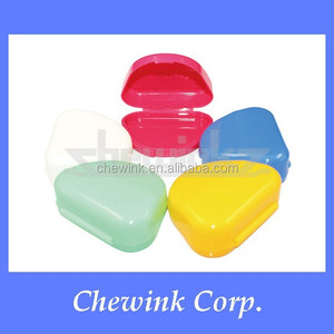 Triangular PP Dental Supplies Retainer Case con Heavy Duty Snap Lock Storage Box Hecho en China - Product Image 2