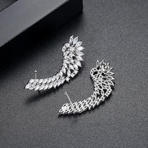 LUOTEEMI <span class=keywords><strong>Pendientes</strong></span> Ear Cuff con Pin Hipoalergénico para Mujer con Alas de Ángel de Circonita Cúbica de Lujo, Encantadores y con Personalidad - Product Image 6