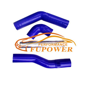 Pour <span class=keywords><strong>LAND</strong></span> <span class=keywords><strong>ROVER</strong></span> <span class=keywords><strong>DISCOVERY</strong></span> 300TDi 200TDi/DEFENDER 200TDI Tuyau de refroidisseur intermédiaire en silicone pour turbo - Product Image 1