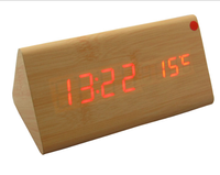 Réveil de table triangulaire en bois avec LED et logo personnalisé