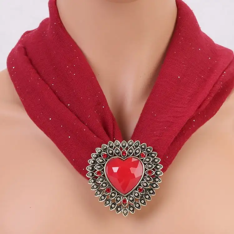 قلادة قلادة مغناطيسية بنمط قلب ومجوهرات على شكل وشاح جديد