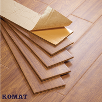 Planche en mousse EVA imprimée en bois KOMAT HP-P-01, conception brevetée, carrelage de sol adhésif imperméable en plastique 3D pour intérieur, anti-abrasion