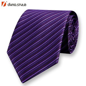 Corbata de Poliéster Rosa Clásica y Elegante para Hombre, Fabricada en China - Product Image 5