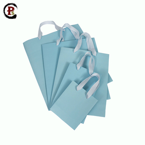 Couleur de luxe d'emballage <span class=keywords><strong>en</strong></span> papier de logo sacs <span class=keywords><strong>pour</strong></span> vêtements avec poignées <span class=keywords><strong>en</strong></span> soie - Product Image 6