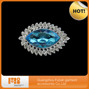 Broche de diamantes de imitación en forma de corazón con espalda plana y adorno de diamantes de imitación acrílicos