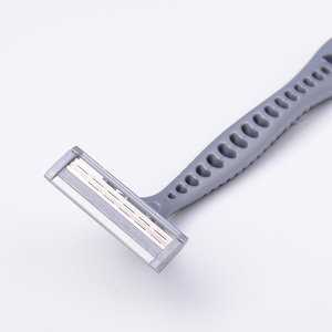 Brésil Arabie Saoudite Venezuela Italie Supermarché Rasoir jetable à triple lame en acier inoxydable de meilleure qualité <span class=keywords><strong>pour</strong></span> hommes - Product Image 4