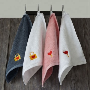En gros fantaisie multicolore 35*35 petite serviette éponge avec logo broderie personnalisée - Product Image 5