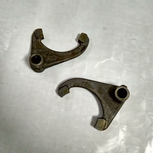 YTO X704 phần Máy Kéo, YTO máy kéo trung gian và tốc độ ngược lại bánh phím shift ngã ba 5125822/1. 32.216 - Product Image 4