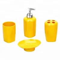 노란색 전통적인 플라스틱 욕실 액세서리 세트