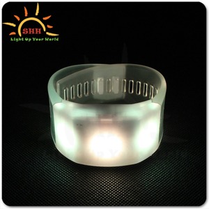 Neue produkte fernbedienung armband glow in <span class=keywords><strong>the</strong></span> dark light up handschlaufe - Product Image 1