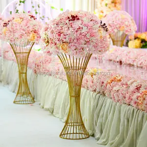 Günstige goldene Metall Blumen ständer Hochzeit Straße führt