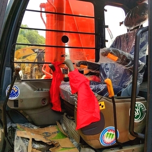 Pas cher d'origine Hitachi ZX200-3G Pelle Sur Chenilles occasion À Vendre - Product Image 4