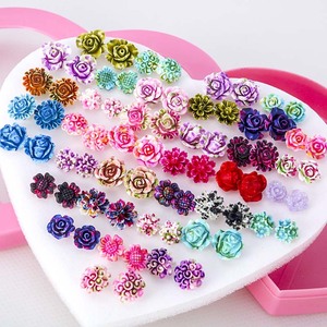 Ensemble de boucles <span class=keywords><strong>d</strong></span>'oreilles en résine aléatoire, lot de 36 paires de bijoux à fleurs colorés, fait à la main, mélange de fleurs, Anti-<span class=keywords><strong>allergie</strong></span> - Product Image 4