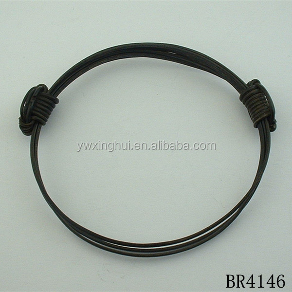 Een fraaie armband, van olifanten haar 13mm, bakkelieten slot/goud