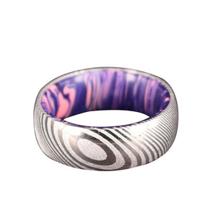 Anillo Popular 2026 de Resina y Acero de Damasco, Elige Tu Color, para Hombre y Mujer - Product Image 1