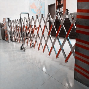 Genişletilebilir paslanmaz çelik 201 bariyer kapısı tekerlekler ile hazır ürünler mevcut - Product Image 1