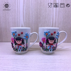 แก้วมัคเคลือบลายพิมพ์ภาพเด็กหญิงน้อยในสวน สีขาว ทำจากโพลีเมอร์เคล - Product Image 2
