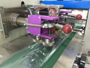 Taichuan <strong>Flow</strong> <strong>Wrapper</strong> Auomation Iceberg Lettuce Lettuce Packing <strong>Machine</strong> - Product Image 4