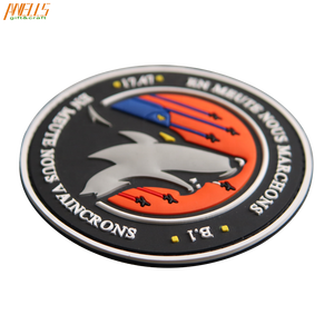 <span class=keywords><strong>Écusson</strong></span> avec logo <span class=keywords><strong>personnalisé</strong></span> bon marché <span class=keywords><strong>Écusson</strong></span> en caoutchouc de silicone gaufré PVC en plastique souple 3D - Product Image 3