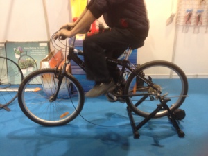 Mini vélo de sport d'intérieur pliable de 24, 26, 28, 29 pouces avec réglage de la résistance magnétique pour l'entraînement physique - Product Image 4