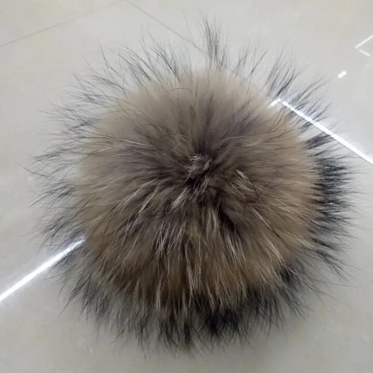 Competitive Price Newest 15m Real Raccoon Fur Pompoms with Snaps Buttons Attachments