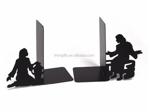 Femme au bien serre-livres - Product Image 1