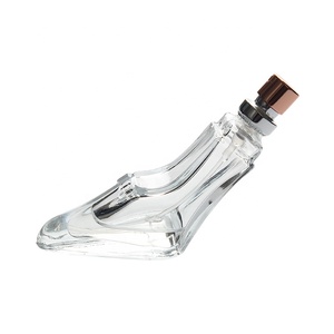 Élégant flacon de <span class=keywords><strong>parfum</strong></span> en verre de 50ml pour femmes, chaussures à talons hauts, pulvérisateur à pompe rechargeable transparent avec gravure de type scellé - Product Image 3