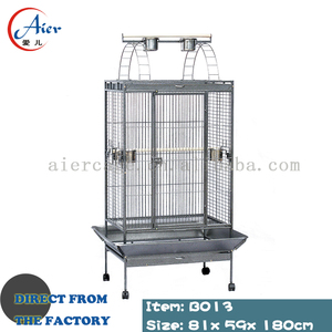 Altın Orta Boy Kuş Kafesi <span class=keywords><strong>Stand</strong></span>ı 60cm <span class=keywords><strong>Metal</strong></span> Çatı Tasarımlı Çevre Dostu Hayvan Yetiştirme Papağan Evi Tekerlekli Taban Fabrika Özelleştirilebilir - Product Image 3