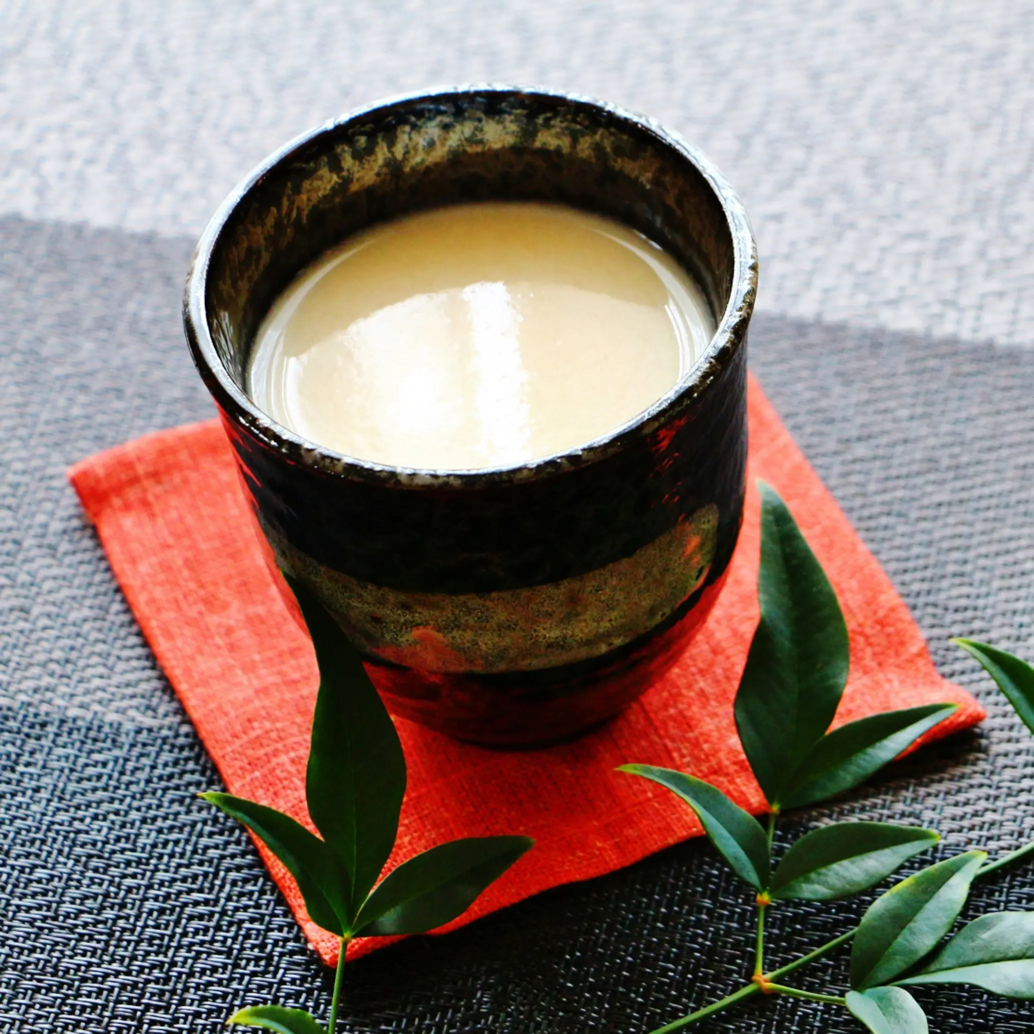 Saké traditionnel japonais, riz marron, saké sucrée