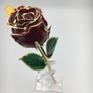 Ngọc Trai Màu Đỏ Trang Trí Kim Loại Nghệ Thuật Hoa Rose Bud Nhúng Trong Vàng Với Hộp Quà Tặng Và Hiển Thị Đứng - Product Image 4