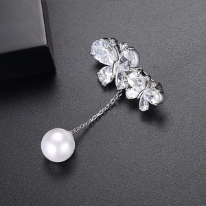 LUOTEEMI Nuova Spilla di Moda con Farfalla in Cristallo CZ Vivace <span class=keywords><strong>e</strong></span> Perla Bianca Rotonda Creativa, Gioiello da Matrimonio per Donne - Product Image 4