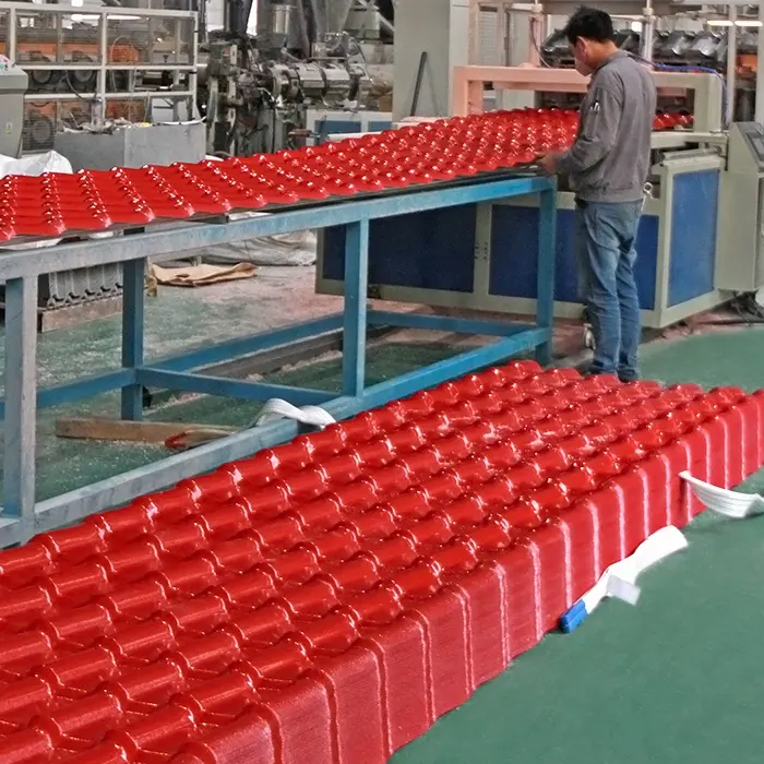 China Hittebestendige Gegolfd Asa Pvc Plastic Dak Tegel