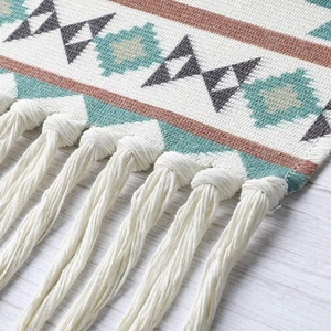 Art mural tissé en macramé de Noël Hippie Boho moderne fait à la main en tissu de coton et tenture murale en bois pour la décoration intérieure du Nouvel An - Product Image 4