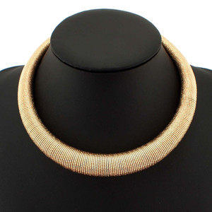 قلادة معدنية لامعة بتصميم عصري للنساء، مجوهرات بانك للحفلات - Product Image 1