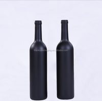 Bouteilles à vin noir mat et noir brillant pour vin élégant et classique