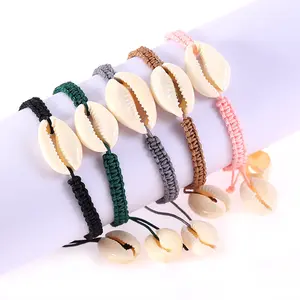 Braccialetto dell'Amicizia Estivo in Conchiglia Naturale di Ciprea con Macramè, Braccialetto da Spiaggia Regolabile - Product Image 1